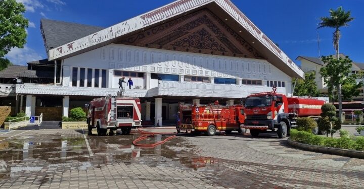 ‎Breaking News: Ruang Humas DPRA Aceh Kebakaran ‎