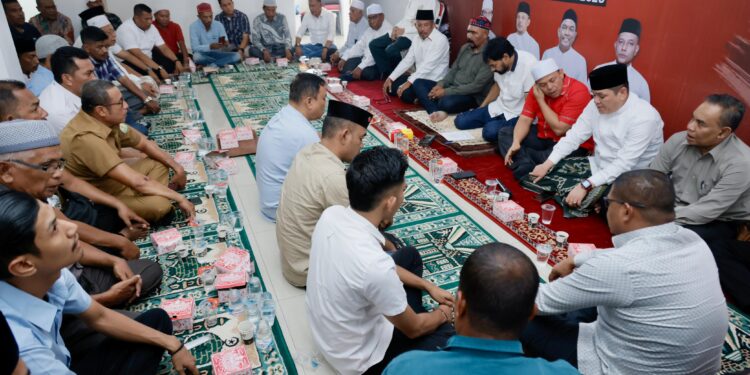 Gubernur Aceh, Muzakir Manaf, menghadiri peringatan Haul ke-15 Wali Nanggroe Aceh, Dr. Teungku Hasan Muhammad di Tiro, M.S., M.A., LL.D., Ph.D, yang berlangsung di Kantor DPP Partai Aceh, Banda Aceh pada Selasa (3/6/2025).