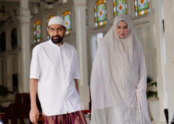 Gubernur Aceh Muzakir Manaf beserta istri menunaikan shalat Idul Adha 1446 H di Masjid Raya Baiturrahman, Banda Aceh, pada 6 Juni 2025.