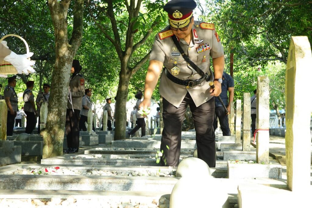 Jelang Hari Bhayangkara ke-79, Kapolda Aceh Pimpin Ziarah dan Tabur Bunga di TMP Banda Aceh