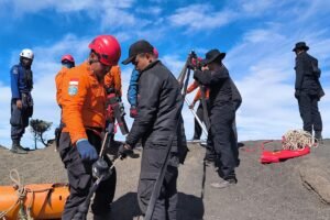 Terjebak di Tebing Rinjani, Evakuasi Pendaki Brasil Terkendala Kabut Tebal