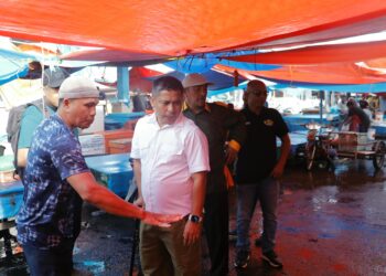 Cegah Banjir Genangan, PUPR dan DLHK Aceh Barat Tinjau Drainase Pasar TPI Meulaboh