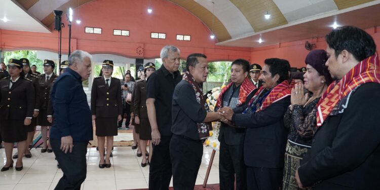 JAM Pidsus, Kapuspenkum dan Kajati Ikuti Upacara Penyerahan Jenazah Calon Jaksa Reynanda Primta Ginting