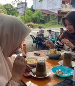“Mie Bokom” Ala Rahmat Maulizar Jadi Idaman Baru di Kota Meulaboh