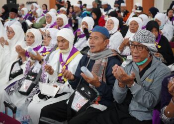 Jemaah Haji Kloter 21 Asal Tapteng dan Medan Tiba di Tanah Air