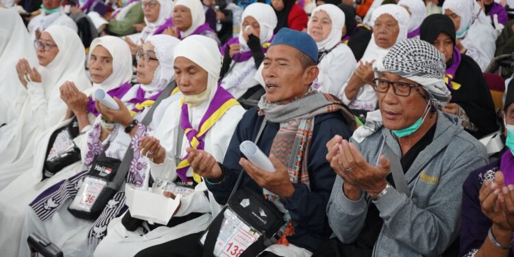Jemaah Haji Kloter 21 Asal Tapteng dan Medan Tiba di Tanah Air