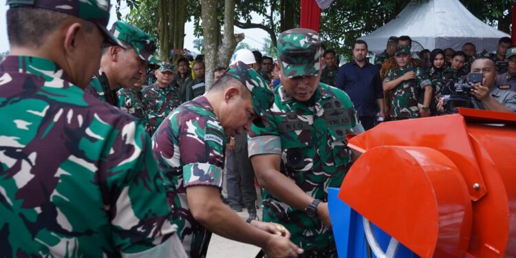 Kelompok Tani Kartika Kodam I/BB Terima Bantuan Alsintan, Pupuk dan Benih Padi dari Panglima TNI