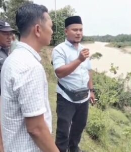 Tim PUPR Aceh Barat Tinjau Tebing Krueng Woyla Ambruk di Desa Pasi Janeng