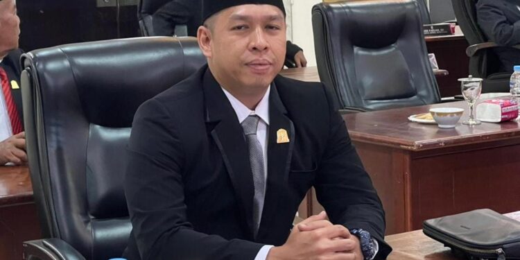 Desak Pemkab Simeulue dan Pemprov Aceh Serius Tangani Jalan Rusak