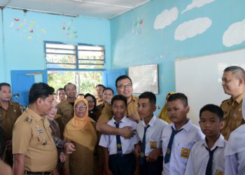 Perdana Siswa SMPN 2 Galang Masuk Sekolah, Bupati: Pemerintah Hadir untuk Masyarakat