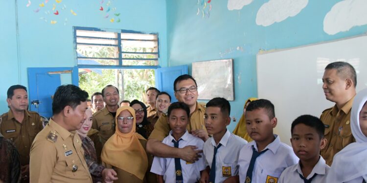 Perdana Siswa SMPN 2 Galang Masuk Sekolah, Bupati: Pemerintah Hadir untuk Masyarakat
