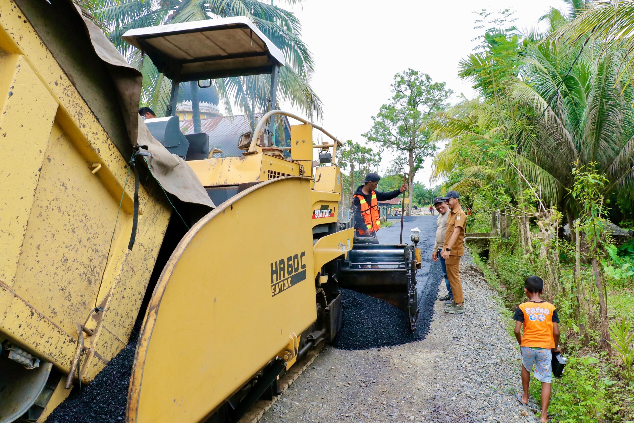 IMG-20250722-WA0014-scaled Pemda Aceh Barat Lanjutkan Pengaspalan Jalan Marek–Pasi Jambu sebagai Jalur Mitigasi Bencana