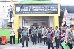Irdam I/BB Hadiri Penyaluran Bantuan Beras SPHP di Medan Petisah