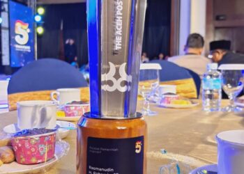 Pejabat Pemerintah Inspiratif: Ketua DPRK Simeulue Terima Penghargaan Bergengsi di Ajang Aceh Post Award ke-5