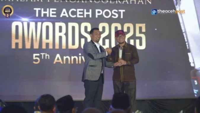IMG-20250727-WA0007 Pejabat Pemerintah Inspiratif: Ketua DPRK Simeulue Terima Penghargaan Bergengsi di Ajang Aceh Post Award ke-5