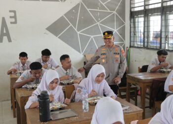 Polres Sergei Dampingi Hasan Nasbi Tinjau MBG Bersama Gubsu
