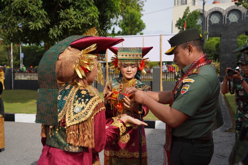 IMG-20250731-WA0043-1024x682 Pangdam I/BB Berikan Apresiasi Semangat dan Dedikasi Prajurit Jajaran Korem 032/Wira Braja