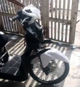 Motor Parkir di Simpang Pajak Uka Medan Marelan Diduga Dibongkar Maling