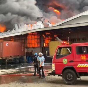 Lima Orang Terluka Saat Jinakkan Api di PT ARM Medan Labuhan