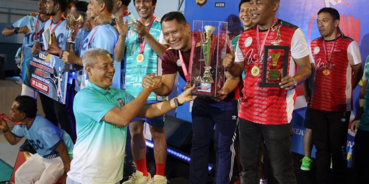 Wakapolda Aceh Resmi Tutup Kejuaraan Badminton Kapolda Aceh Cup 2025