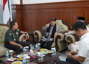 Pangdam Iskandar Muda Sambut Kedatangan Menteri PPN/Bappenas di Bandara SIM