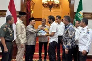 Mualem Serahkan Usulan Pembangunan Terowongan Geurutee ke Menteri PPN/Bappenas