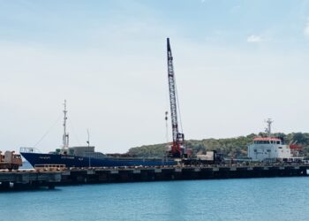 MV Keasin dan KM. Begawan Mas Tingkatkan Aktivitas Bongkar Muat di Pelabuhan Malahayati