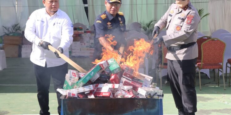 Dua Ribu Batang Rokok Illegal Hasil Penindakan Bea Cukai Dimusnahkan