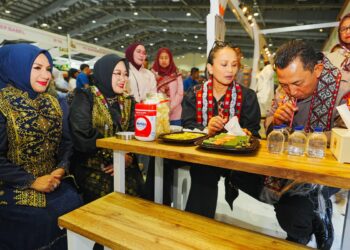 Kapolri Listyo Sigit Prabowo Nikmati “Kupi Khop” di Stan Bhayangkari Aceh