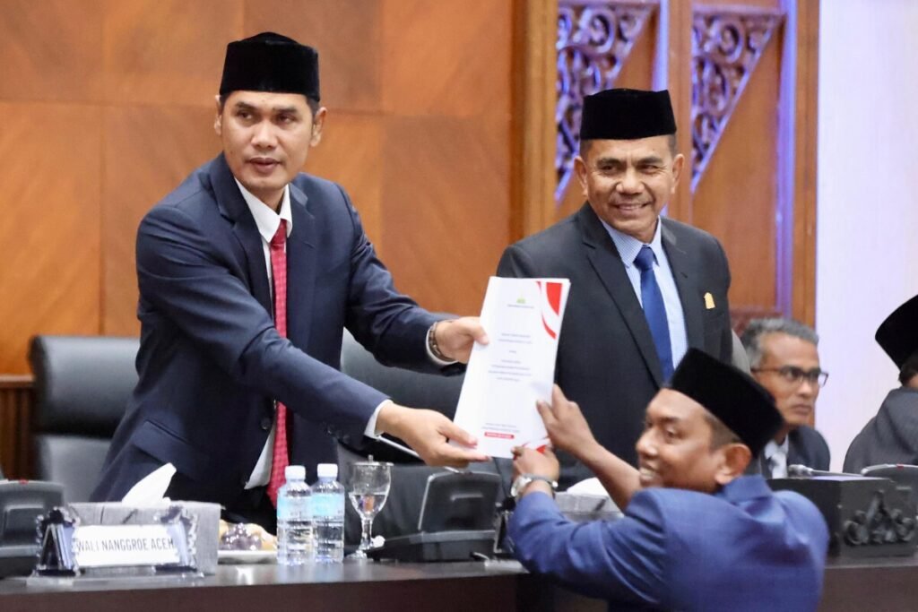 Plt Sekda Sampaikan Raqan RPJMA 2025-2029 di Rapat Paripurna DPRA