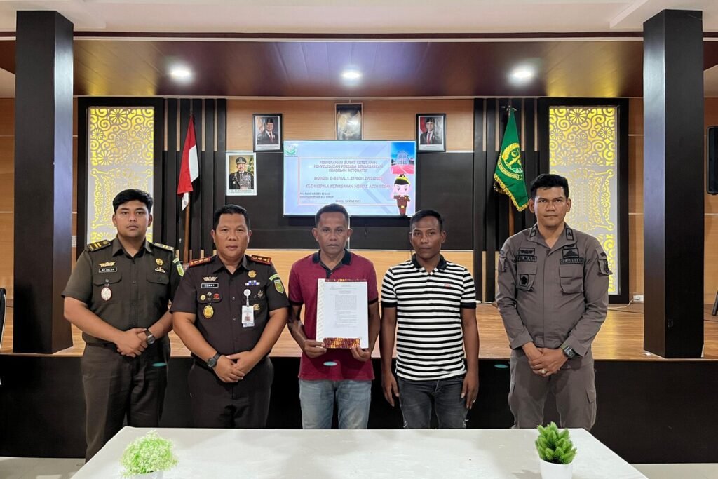 Kejari Aceh Besar Hentikan Penuntutan Kasus Pencurian Melalui Restorative Justice