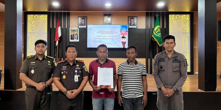 Kejari Aceh Besar Hentikan Penuntutan Kasus Pencurian Melalui Restorative Justice