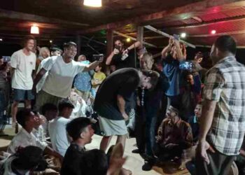 Camat Teupah Tengah Memprakarsai Pengenalan Budaya Simeulue kepada Turis Mancanegara