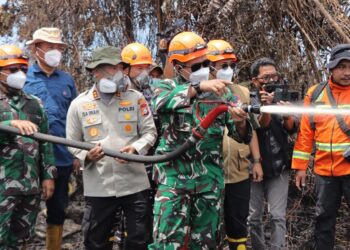 Presiden Atensi Karhutla, Pangdam I/BB Tinjau Langsung Penanganan Karhutla di Rohil