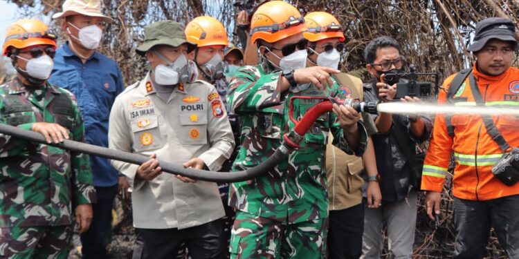 Presiden Atensi Karhutla, Pangdam I/BB Tinjau Langsung Penanganan Karhutla di Rohil