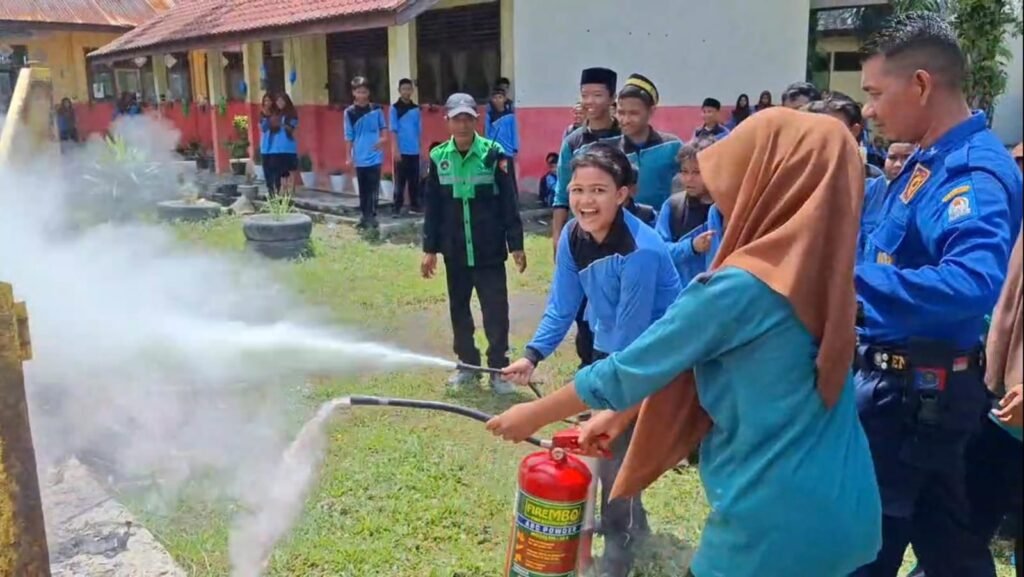 SMP Negeri 2 Meureubo Gelar Simulasi Kesiapsiagaan Bencana