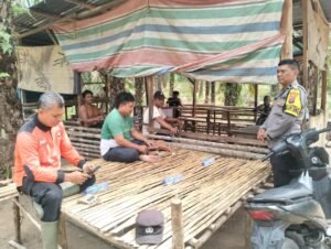 Bhabinkamtibmas Polres Palas Sosialisasikan Larangan Membakar Hutan dan Lahan
