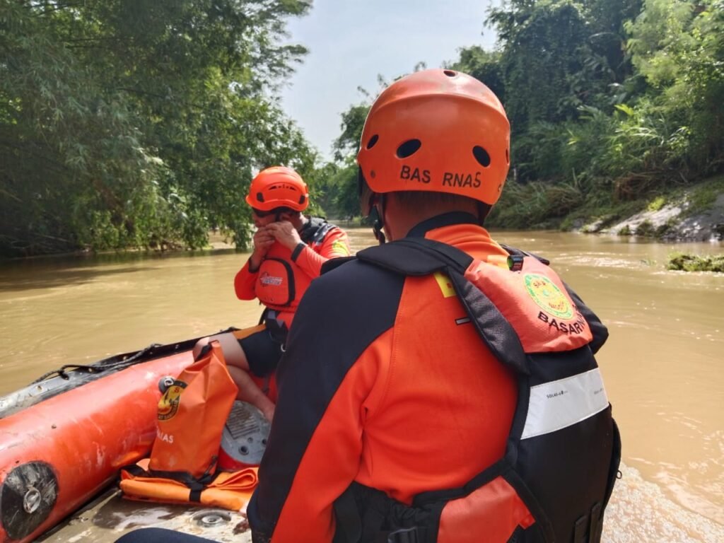 Pencarian Dua Warga Hanyut di Sungai Belumai Desa Limau Manis Berlanjut