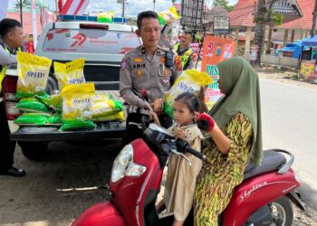 Masyarakat Menyambut Bahagia Pasar Murah Yang Digelar Polres Palas Bersama Bulog