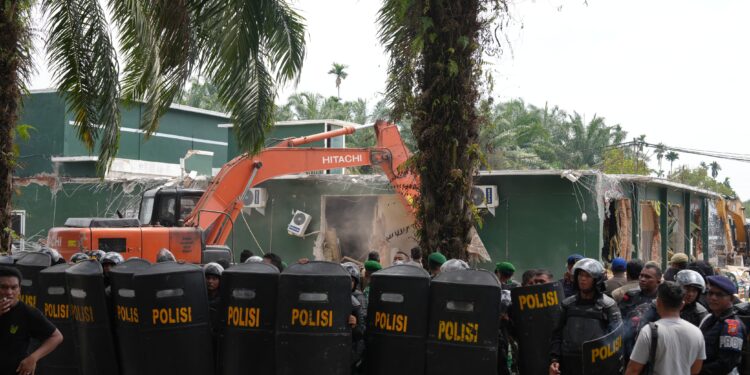 THM Marcopolo di Robohkan Tim Gabungan Meski Sempat Ada Perlawanan Ormas