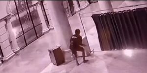 Uang 20 Juta Raib, Maling Bongkar Kota Amal Masjid Terekam CCTV Masjid
