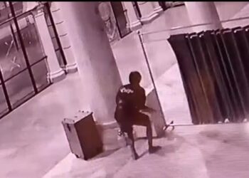 Uang 20 Juta Raib, Maling Bongkar Kota Amal Masjid Terekam CCTV Masjid