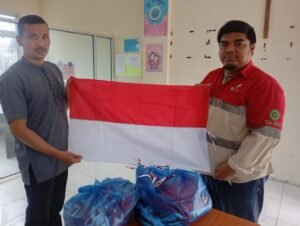 PT AJB Serahkan 200 Lembar Bendera Merah Putih ke Kesbangpol Aceh Barat  