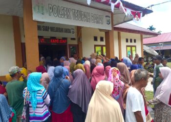 Gerakan Pasar Murah Polri: Polsek Teupah Barat Sediakan Puluhan Sak Beras Murah Bagi Masyarakat 