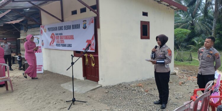 Polres Palas Serahkan Kunci Program Bedah Rumah Dalam Rangka HUT Bhayangkara Ke-79