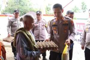 Kapolres Dairi Santuni Disabilitas dan Tinjau Lahan Produktif di Bunturaja