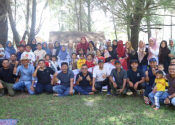 Diskominsa Aceh Barat Gelar Family Gathering di Pantai Lhok Bubon