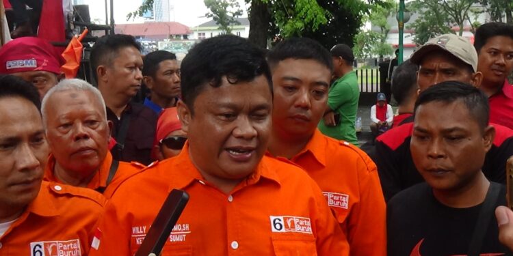 Aksi Massa Buruh Medan Gagal Bertemu Ketua DPRD Sumut, Kritik Tunjangan DPR RI