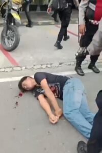 Kejam, Polisi Diduga Aniaya Massa Aksi Demo di Medan