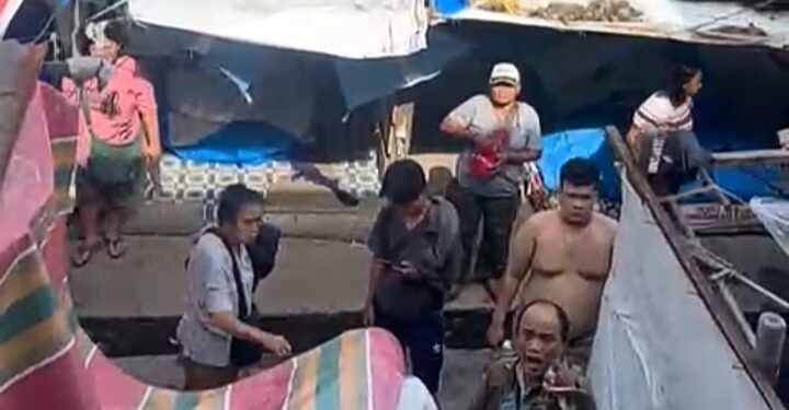 Warga Medan Timur Resah, Lahan Depan Rumah Diduga Dijadikan Lapak Dagangan